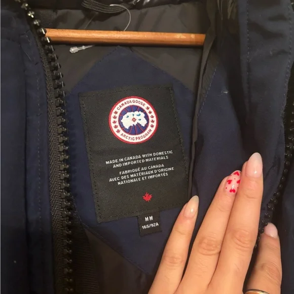 Women’s Canada goose Hooded Jacket - Picture 4 of 5